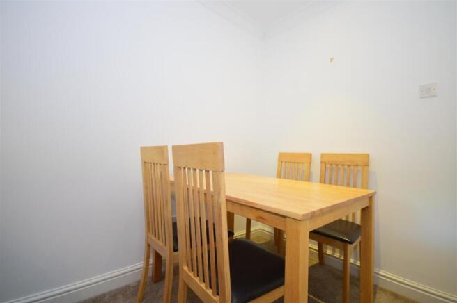 2 bed Flat to rent Image 4