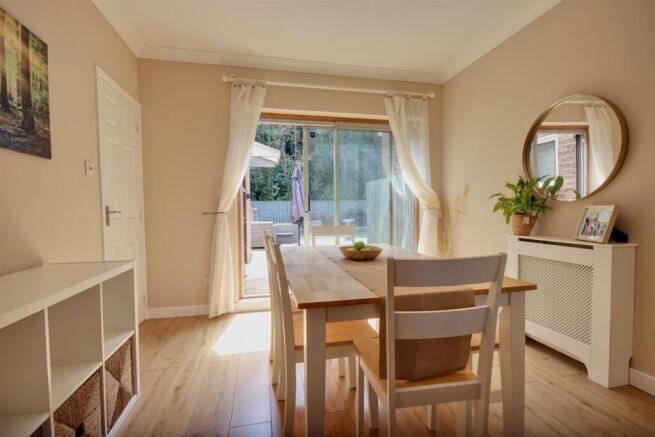 4 bed Semi-Detached for sale Image 4