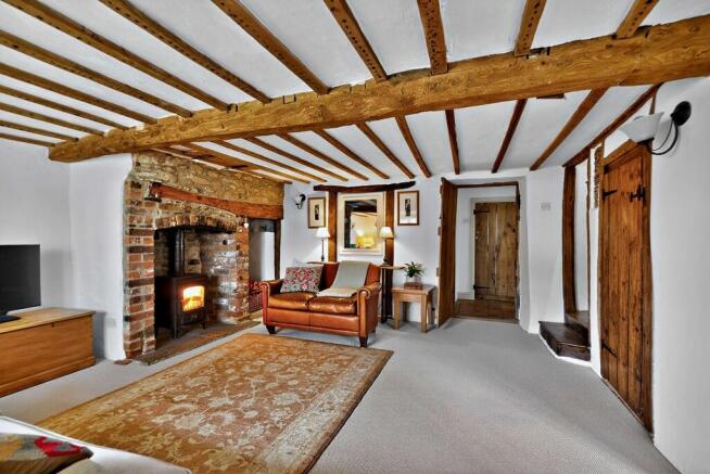 8682847-interior1...