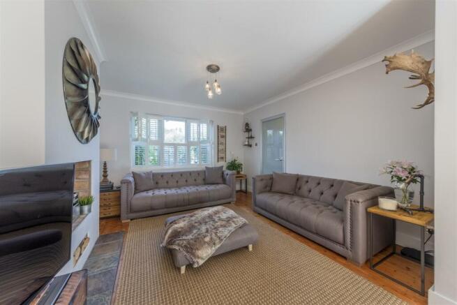 4 Holford Crescent-012.JPG