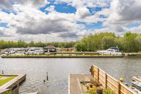 Lower Street, Horning