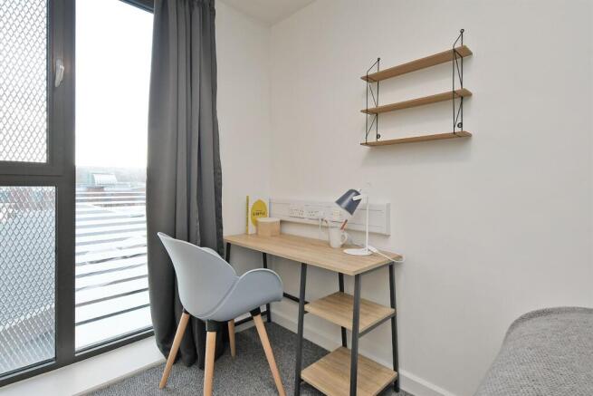 5 bed Apartment to rent Image 4