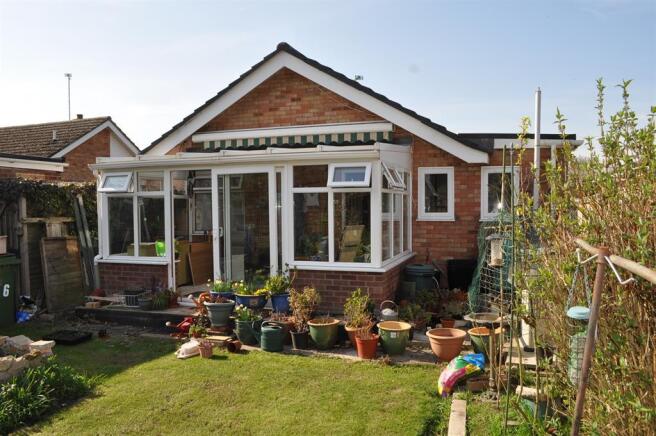 REAR ELEVATION & GARDEN