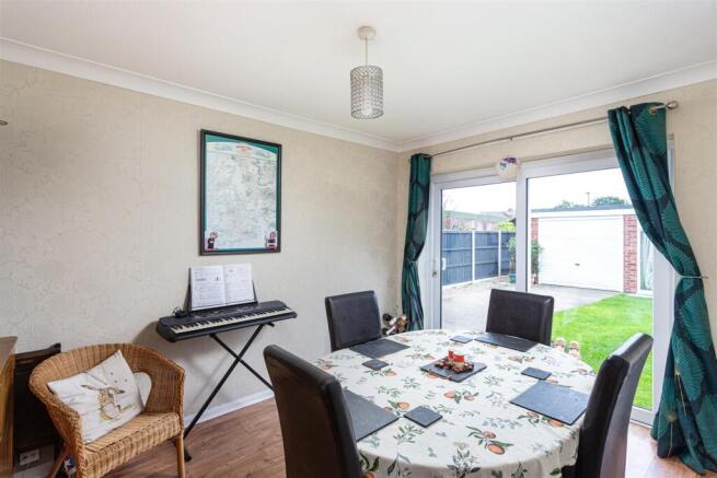 Greenshaw Drive, Haxby, York photo 3