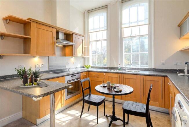 3 bed Apartment for sale Image 4