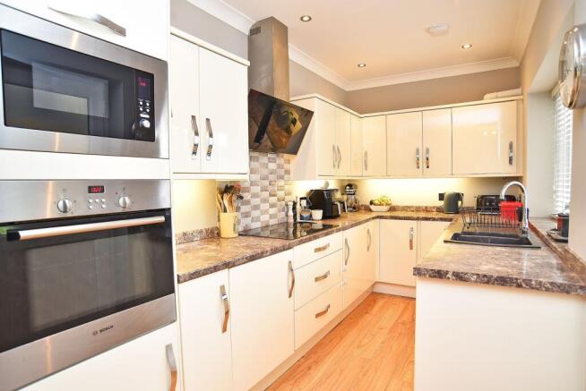 4 bed Terraced for sale Image 4
