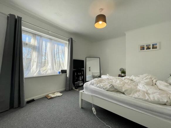 4 bed Semi-Detached to rent Image 6