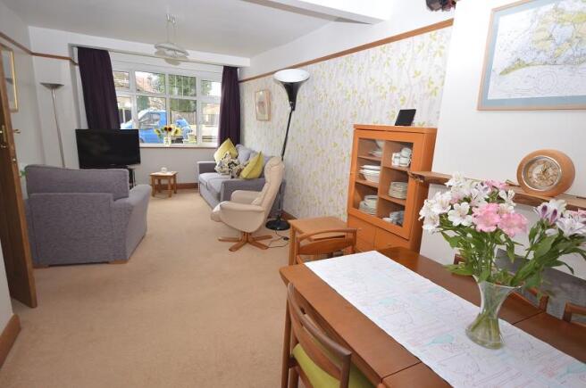 Lounge/Dining Room