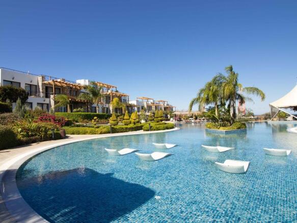 3-bedroom resale garden Seaside apartment + within a luxury holiday complex + Title deed in the owner?s name, VAT paid Image 9999 2