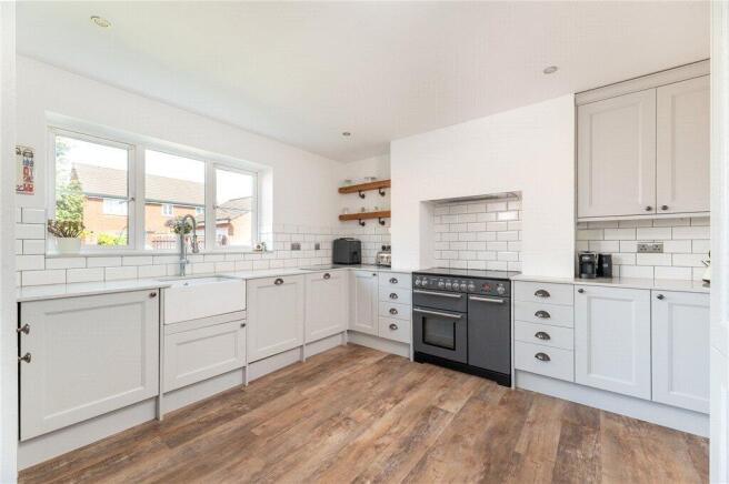 4 bed Detached for sale Image 7