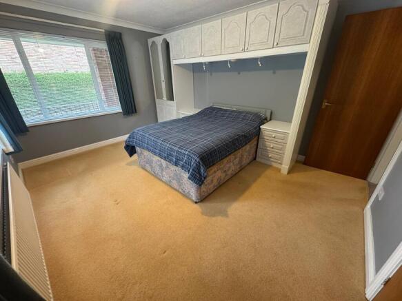 4 bed Detached Bungalow for sale Image 11
