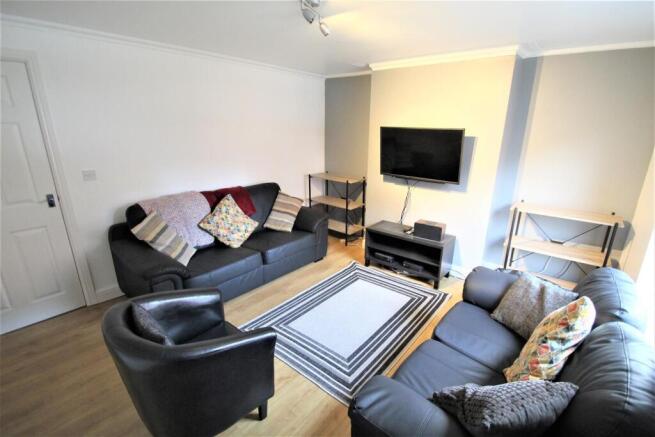 6 bed Terraced to rent Image 3
