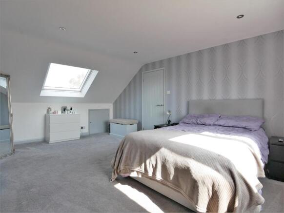 bedroom 1 (2).JPG