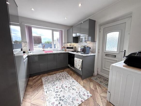 3 bed Semi-Detached for sale Image 12