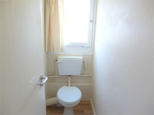 2 bed Apartment to rent Image 6