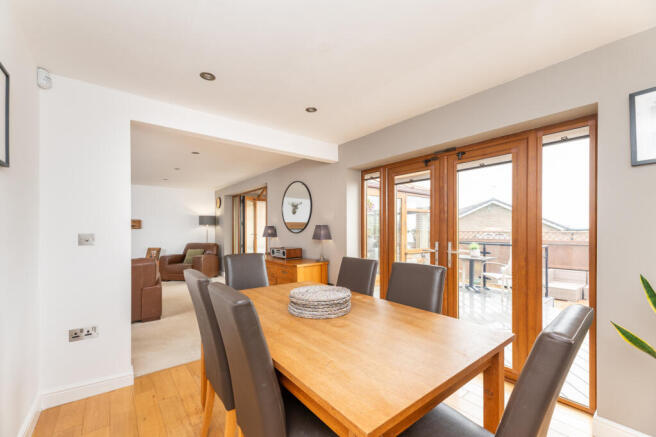 4 bed Detached for sale Image 5