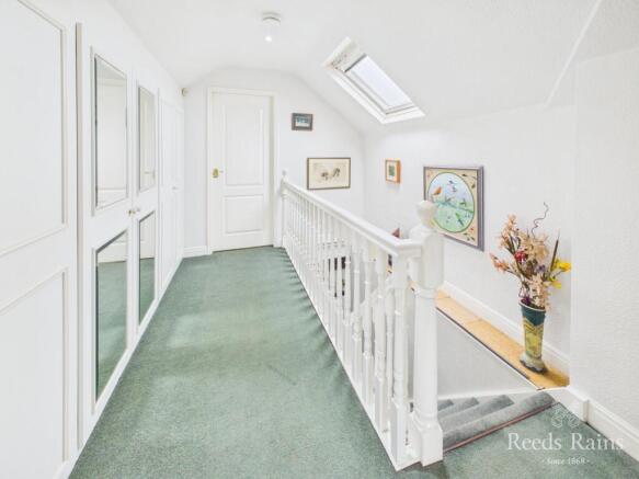 4 bed Bungalow for sale Image 12