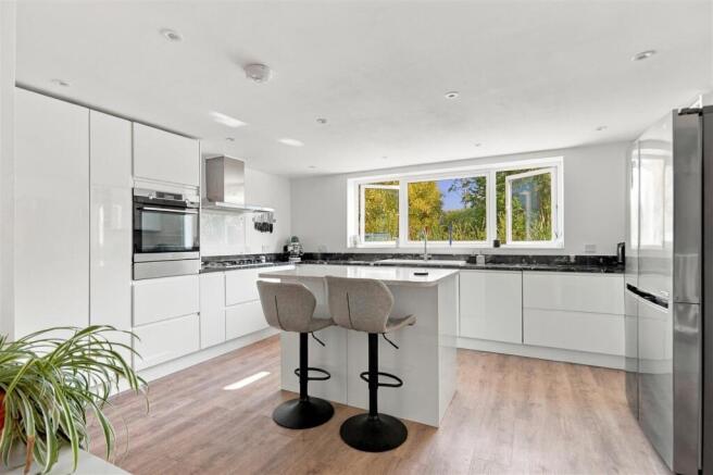 100-102 High Road, Wortwell 14.jpg