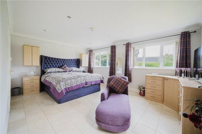 4 bed Detached for sale Image 9