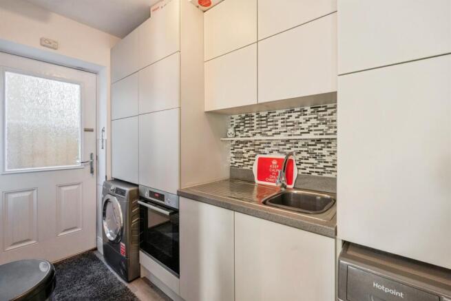 5 bed Detached for sale Image 7