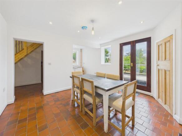 4 bed House for sale Image 4