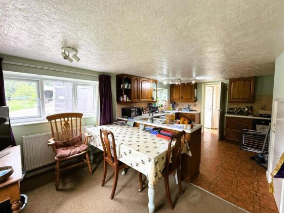 OPEN PLAN KITCHEN/LIVING SPACE