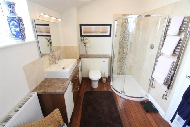 En-suite shower-room/dressing room