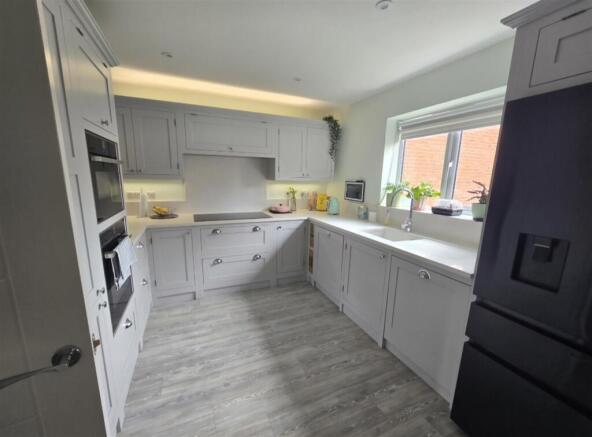 kitchen 2.jpg