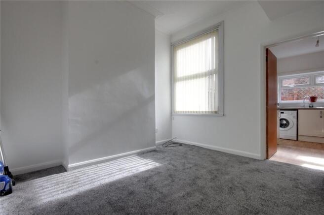 2 bed Terraced to rent Image 5