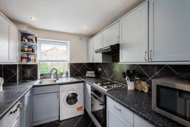 2 bed Flat to rent Image 5