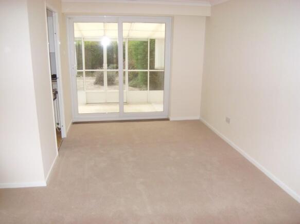 LOUNGE/DINING ROOM