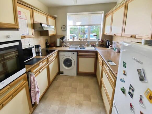 9c450836-3 20the 20willows 20kitchen.jpg