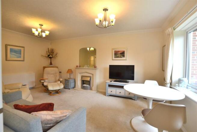 Living, Dining Room 2.JPG