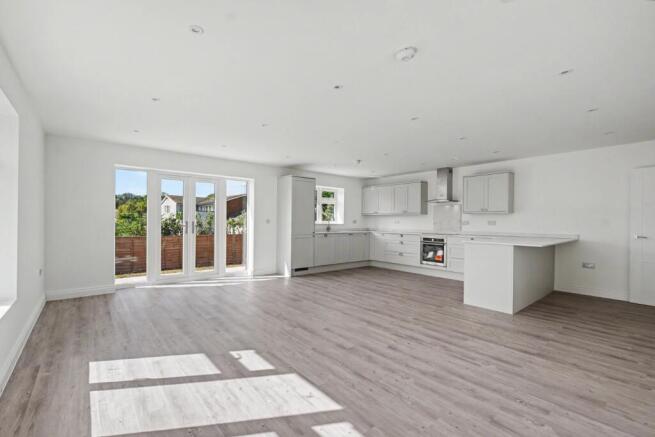 6 Willow Close, Chequers Road, Minster on Sea, Sheerness, Kent, ME12 3XW photo 4