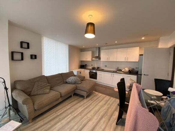 2 bed Flat for sale Image 7
