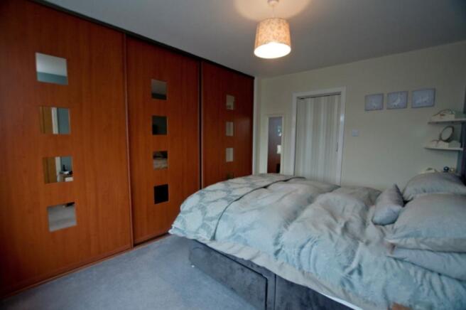 Master bedroom (2)