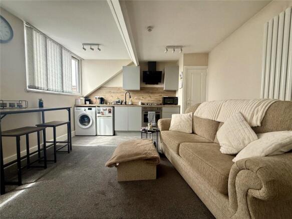 2 bed Apartment for sale Image 6