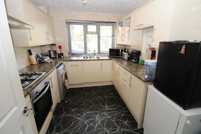 2 bed Apartment for sale Image 4