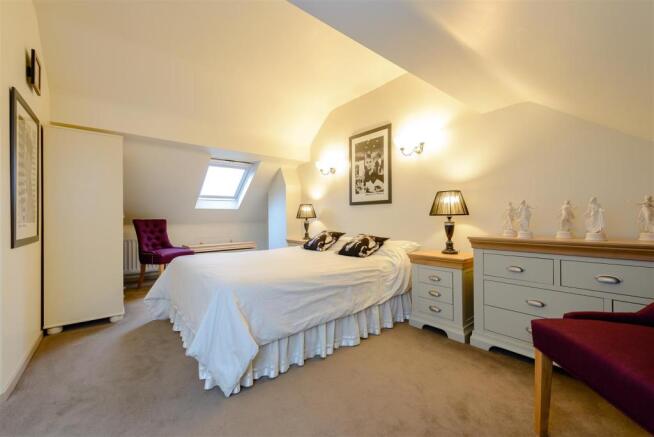 8374493-interior34.jpg