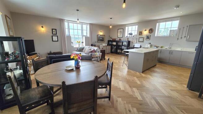 Sitting/Kitchen/Dining