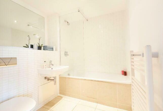1 bed Apartment to rent Image 6