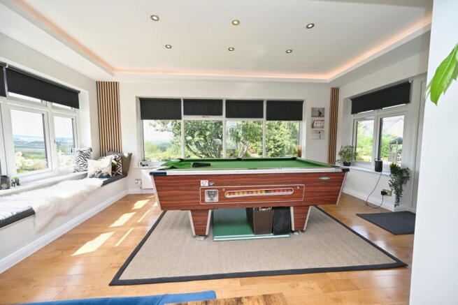 6 bed Detached for sale Image 12
