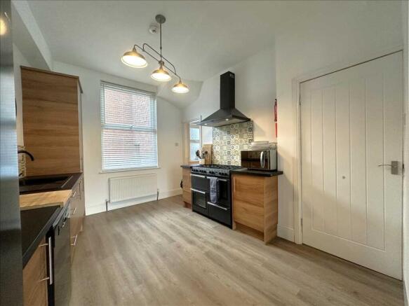 4 bed House for sale Image 9