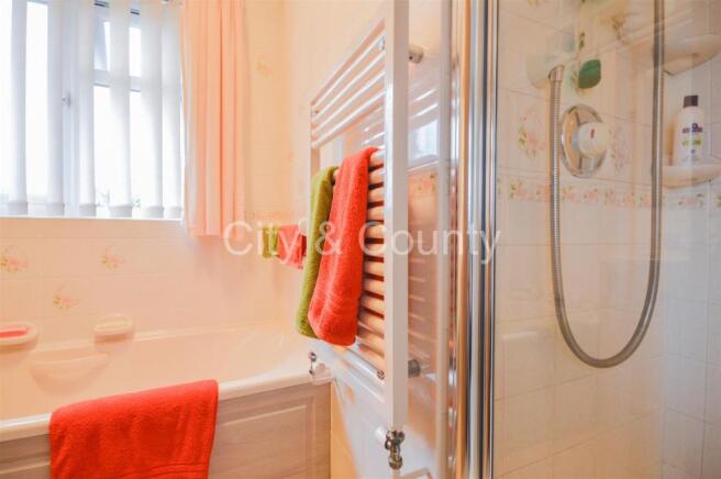 bathroom 1.jpg