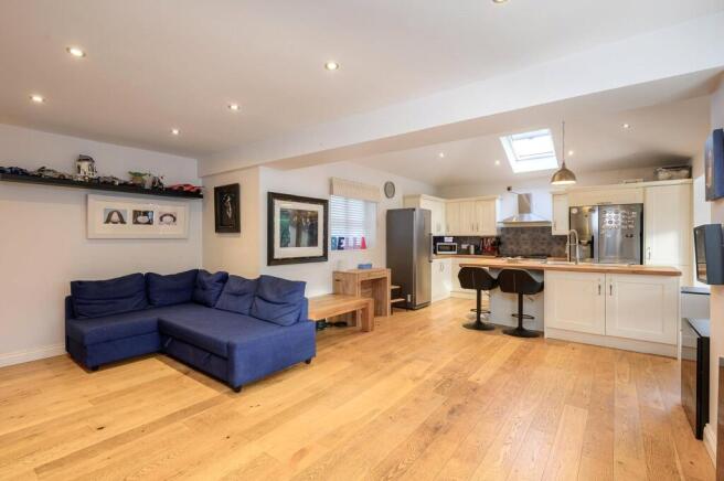 3 bed Semi-Detached for sale Image 7