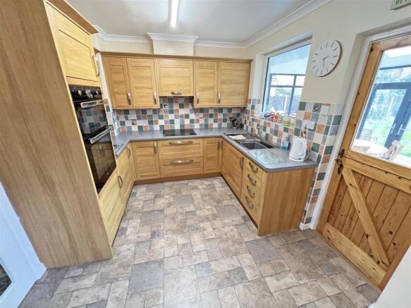 Kitchen/ Dining room