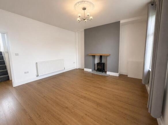 2 bed Terraced to rent Image 5