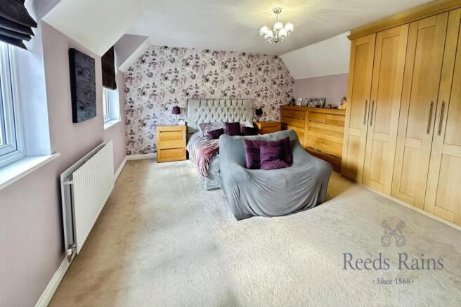 4 bed Detached for sale Image 10