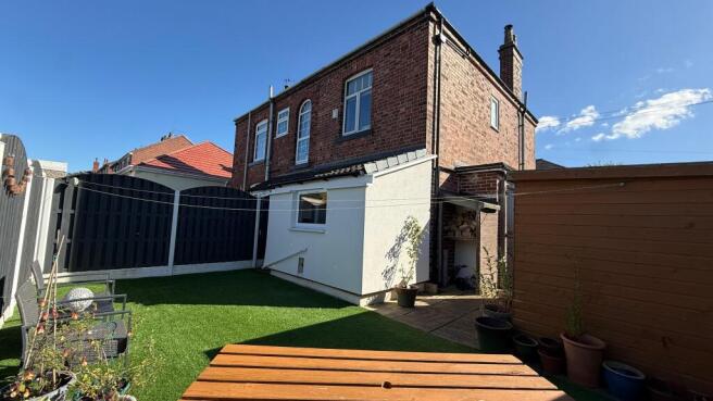2 bed Semi-Detached for sale Image 11