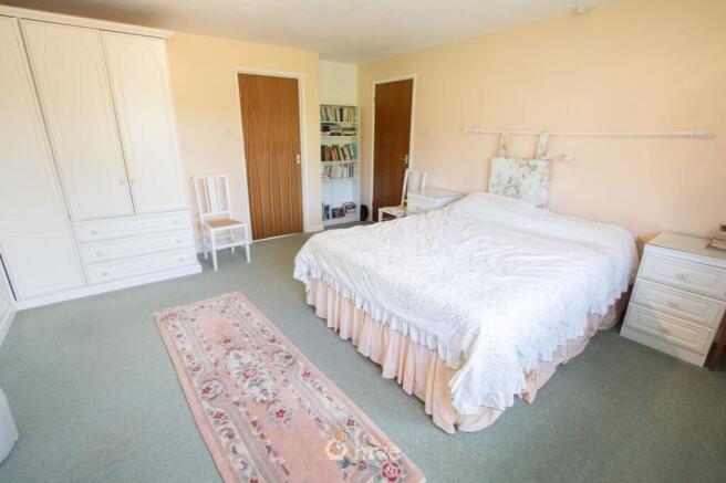 4 bed Detached for sale Image 12